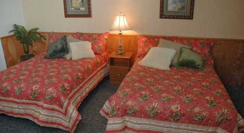 Maple Tree Inn (Maples Motel) - Web Listing (newer photo)